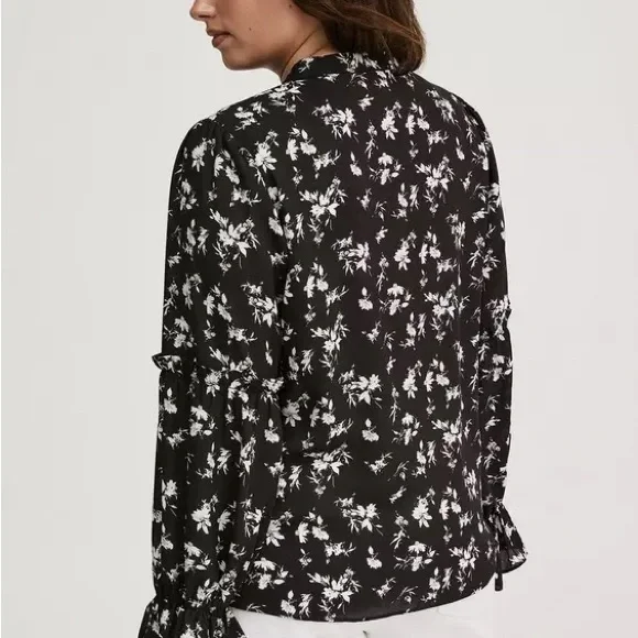 NWT- Torrid Black Floral Ruffle Georgette Blouse – Size 1X - Picture 4 of 6